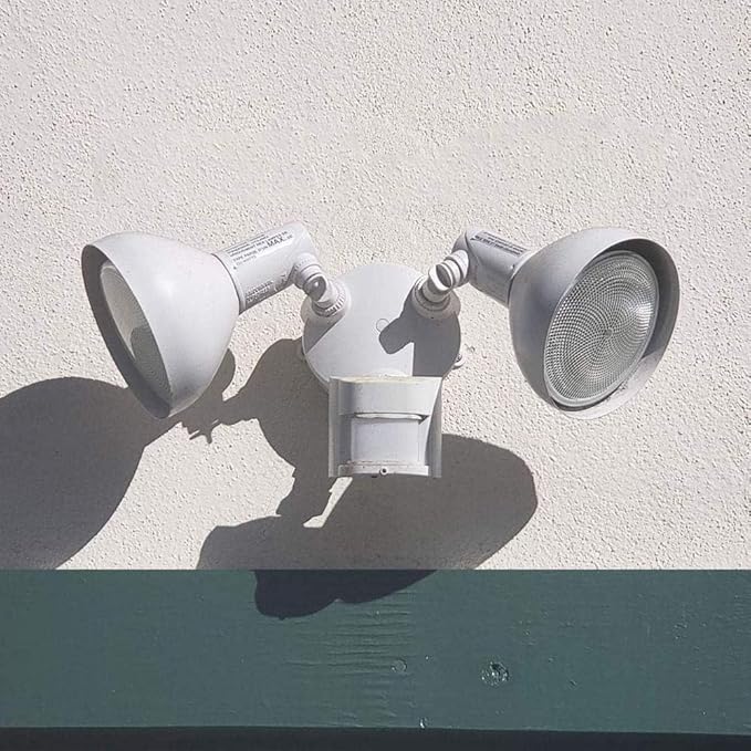 PAR38 Flood Light,4 Pack PAR38 Halogen Flood Light Dimmable 80W 120V, High Brightness 1500LM Equivalent 100W Halogen Light Bulbs, PAR38 Bulb with E26 Base,2800K Warm White Ideal for Indoor/Outdoor