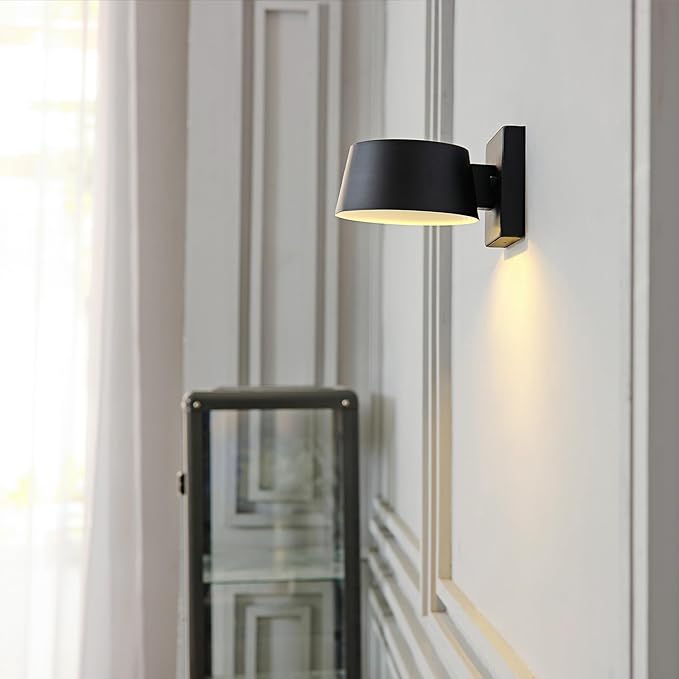 GLOBE Electric 44782 LED Integrated Outdoor Wall Sconce, Matte Black, 8W, 650 Lumens, 2700 Kelvin, Back Porch Lights, Front Patio, Garage Fixture, Exterior Lighting for House