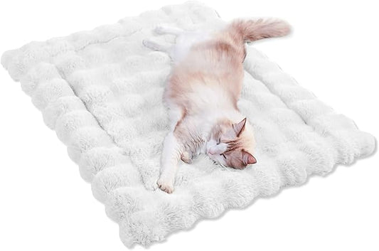 Cat Beds Cozy Pet Mat Faux Fur Kitten Pad Bed for Carriers/Couch Dog & Puppy Cute Friendly 23 x 15 Inch Medium White