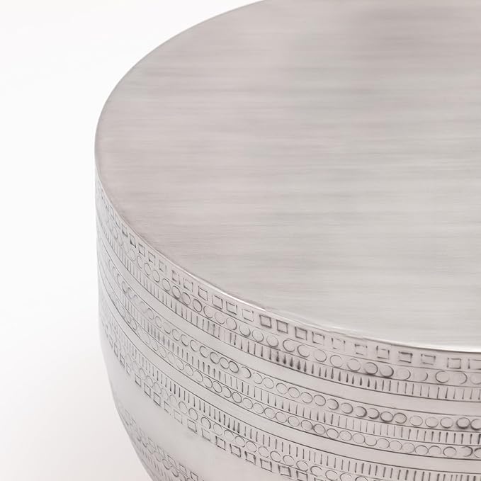 Modern Round Aluminum Hammered Embossed Texturing Metal Drum Coffee Table, Hand-Stamped Iron, Boho Accent Cylinder Drum Coffee Table, Cocktail Table, for The Living Room and Bedroom, Silver