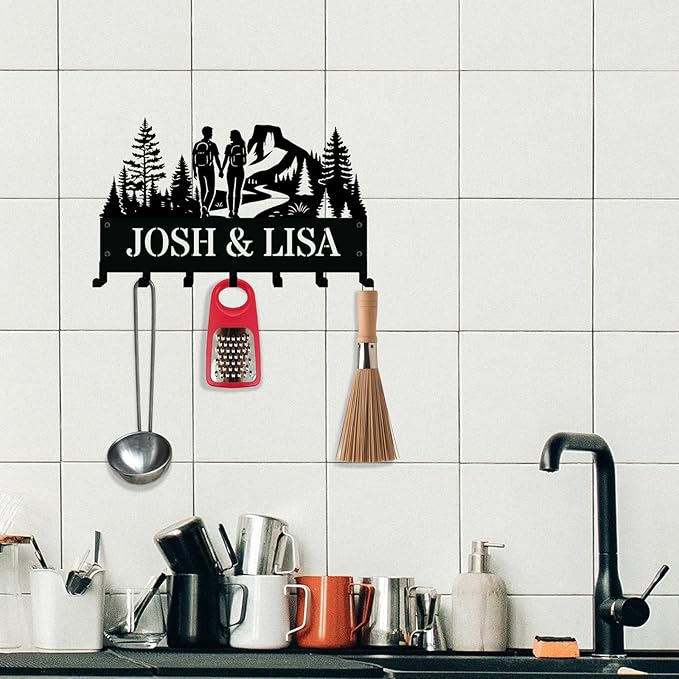 NIWAHO Personalized Backpacker Couple Key Holder with Name – Custom Metal Wall Sign with Hooks, Hiking Adventure Design for Entryway or Cabin Decor