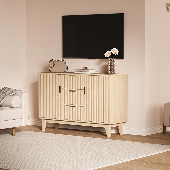 GarveeHome Fluted Buffet Storage Cabinet, 47.2 in Large Coffee Bar Kitchen Sideboard Cupboard with 3 Drawers 2 Doors for Living Room Entryway, Oak