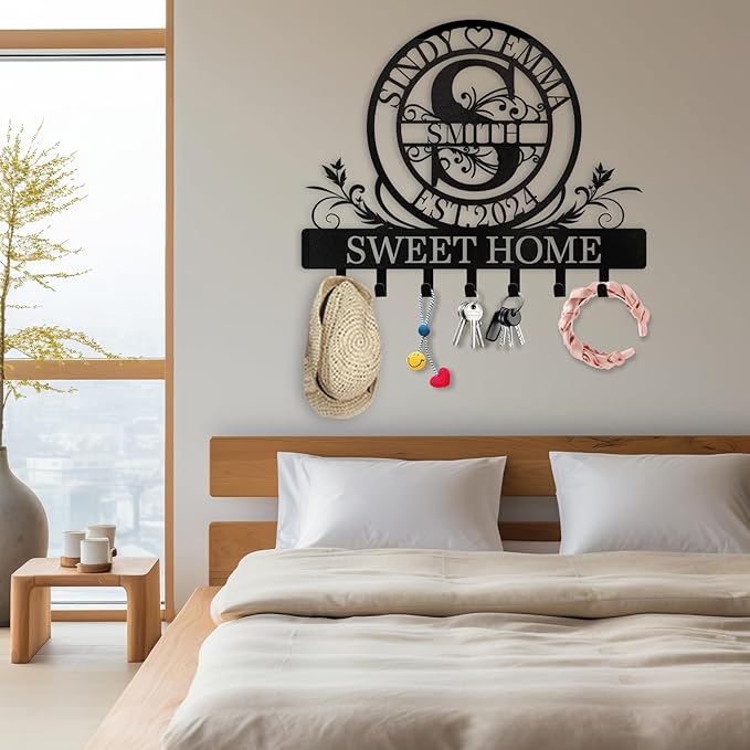 Personalized Key Holder for Wall - Custom Family Name Metal Wall Key Hanger, Key Hooks with Monogram Design, Anniversary Couple Gifts, Key Rack Holder Wall Mount for Living Room, Bedroom