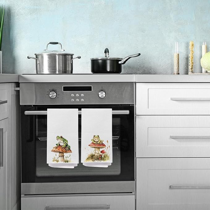 Frog Mushroom Bathroom Decor Hand Towels, Farmhouse Cottagecore Dish Tea Towels, Frog Gifts for Women, Rustic Botanical Red Mushroom Hand Towel for Bathroom Kitchen, 16x24 Inch Set of 2