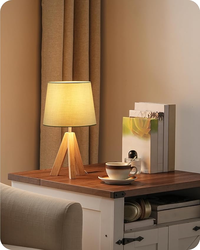 Tripod Table Lamp, Small Bedside Lamp with Wood Base & Green Fabric Shade, Little Cute Desk Lamp, Modern Nightstand Lamp for Bedroom, Kids Room, Living Room, Office, Corner, Green J51TL05