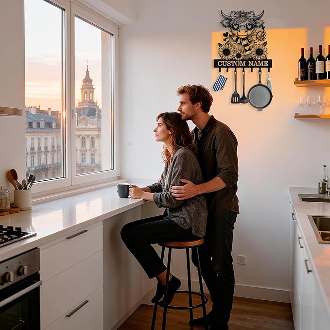 Personalized Highland Cow Key Holder Wall Mount, Custom Metal Key Holder for Wall with Name, Custom Keys Rack Hanger with Hooks for Entryway, Front Door, Hallway, Living Room, Kitchen