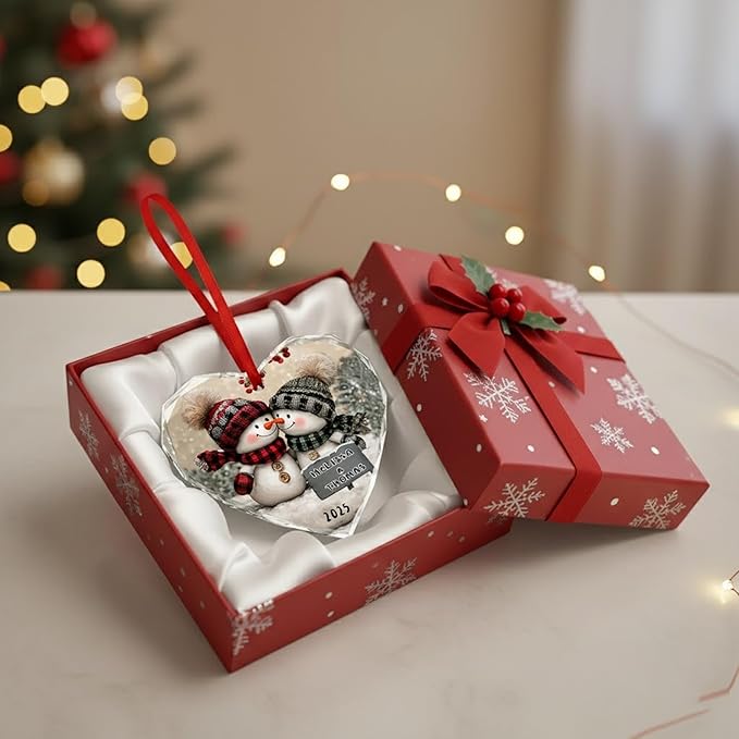 NAZENTI Personalized Snowman Couple Ornament 2025, Custom Glass Christmas Ornaments with Names, Snowman Lovers Holiday Decoration, Romantic Gift for Couples Newlyweds Keepsake 01