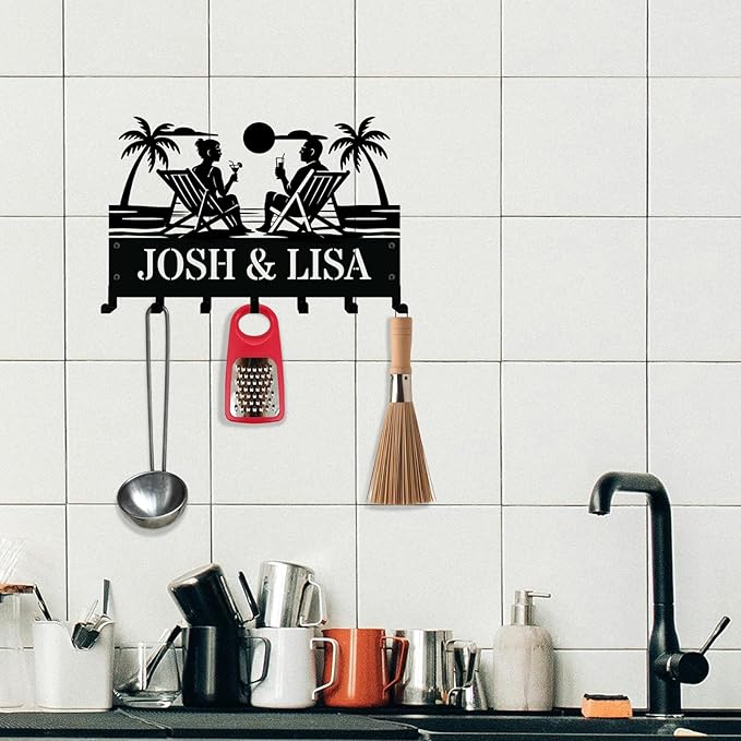 NIWAHO Personalized Beach Couple Key Holder with Name – Custom Metal Wall Mount Keys Hanger Rack with Hooks for Entryway, Front Door, Hallway, Living Room, Kitchen Decor