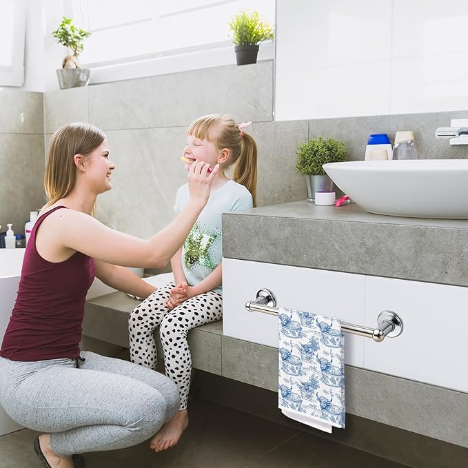 Blue Chinoiserie Highland Cow Kitchen Towels, Blue and White Grandmillennial Highland Cow Dish Tea Towels, Toile de Jouy Farm Animal Decorative Hand Towel for Bathroom Kitchen, 16x24 Inch