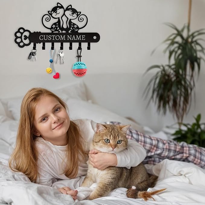 Cat Key Holder with Custom Name & Hooks - Personalized Metal Key Rack Wall Mount Art Decor for Bedroom Doorway Office