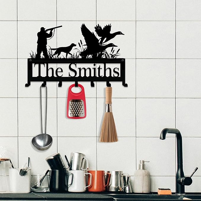 NIWAHO Personalized Family Name Metal Wall Sign with Hooks – Mallard Duck Hunting Key Rack Holder Wall Mount Customized Name for Entryway, Mudroom, Kitchen, or Bathroom Decor