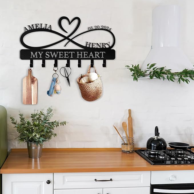 Personalized Key Holder Wall Mount, Custom Couple's Name Key Holder for Wall, Love Shape Wedding Couple Gifts, Metal Key Rack Coat Rack, Key Rack Organizer for Bedroom Hallway Decor