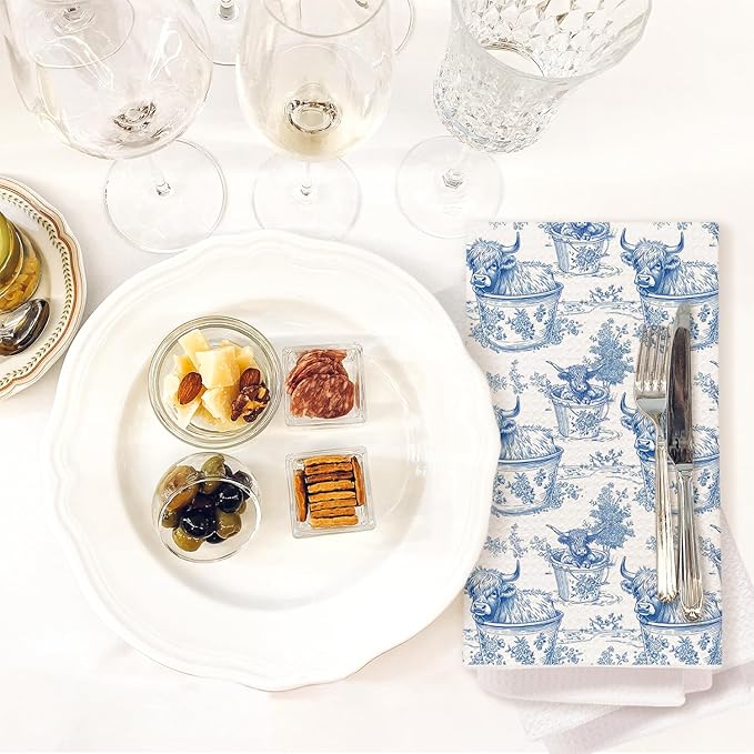 Blue Chinoiserie Highland Cow Kitchen Towels, Blue and White Grandmillennial Highland Cow Dish Tea Towels, Toile de Jouy Farm Animal Decorative Hand Towel for Bathroom Kitchen, 16x24 Inch