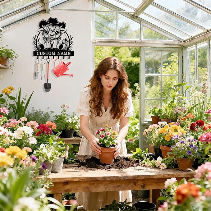 Personalized Key Holder Wall Mount, Custom Metal Highland Cow Keys Holder for Wall with Name, Wall Key Hanger Rack with Hooks for Entryway, Front Door, Living Room, Kitchen, Bathroom, Garden