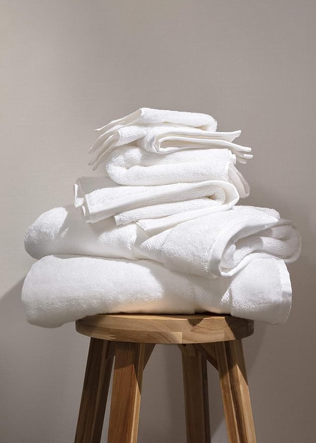 Fabdreams 100% Organic Cotton Bath Towel Set of 6 700 GSM Hotel Premium Plush Absorbent Soft Durable Skin-Friendly Spa Quality Bathroom Comfort with 2 Bath 2 Hand Towels and 2 Wash Cloths White