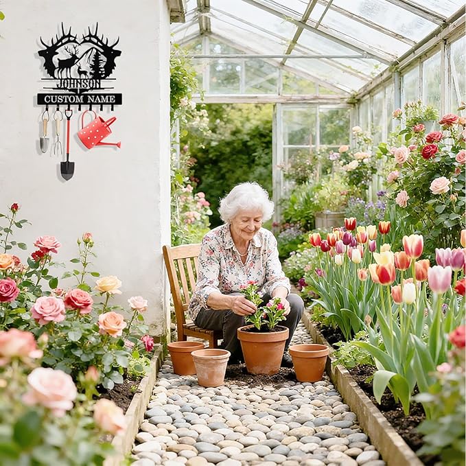 Personalized Deer Key Holder Wall Mount, Custom Metal Keys Hanger for Wall with Name, Custom Key Rack Holder with Hooks for Entryway, Front Door, Hallway, Living Room, Kitchen