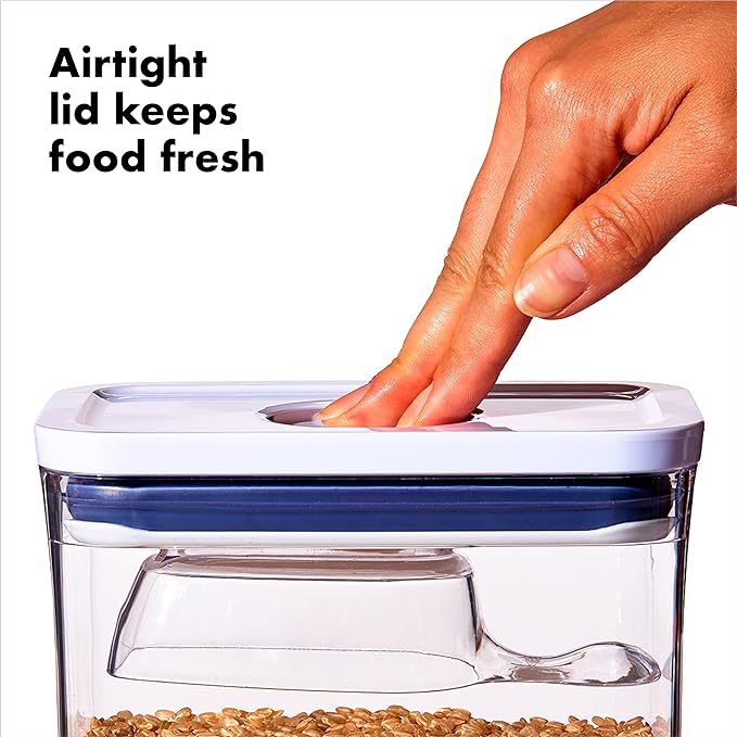 OXO Good Grips Pet POP Container – 4.4 Qt/4.2 L with Scoop |Ideal for up to 4lbs of Dog Food or 3.5lbs of Cat Food, Airtight Storage Container, BPA Free