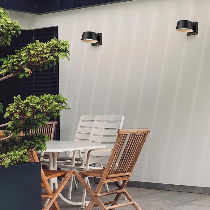 GLOBE Electric 44782 LED Integrated Outdoor Wall Sconce, Matte Black, 8W, 650 Lumens, 2700 Kelvin, Back Porch Lights, Front Patio, Garage Fixture, Exterior Lighting for House