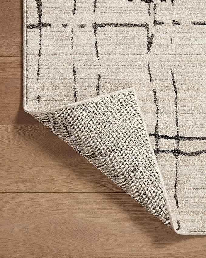 Loloi Darby Collection DAR-06 Sand/Dk. Grey 4'-0" x 6'-0" Accent Rug