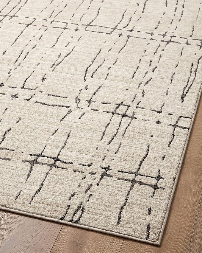 Loloi Darby Collection DAR-06 Sand/Dk. Grey 4'-0" x 6'-0" Accent Rug